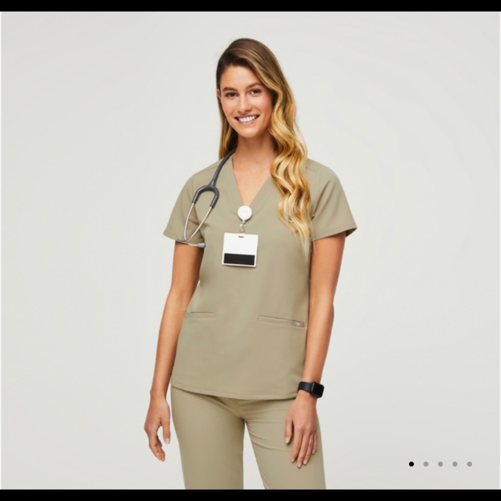 Figs Limited edition Casma three pocket scrub top in sandstone